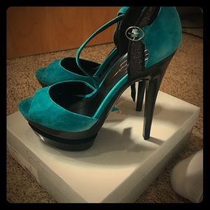 Jessica Simpson heels
